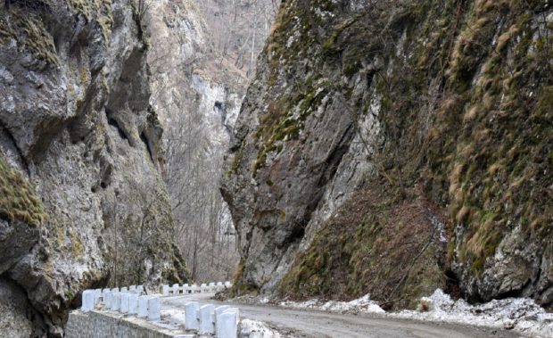 Cheile Bistriței – unde se află și ce activități poți face. Obiective turistice în zonă