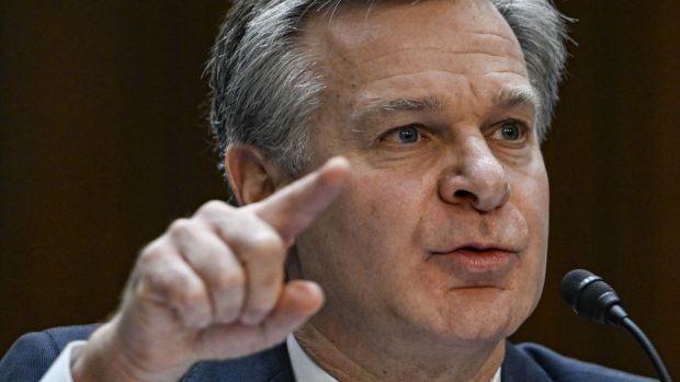 Directorul FBI Christopher Wray ar putea fi forțat de Donald Trump să demisioneze
