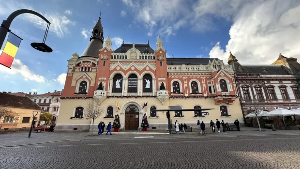 Clădirile emblematice din Oradea vor fi împodobite cu ghirlande, steluțe, îngerași și urși polari