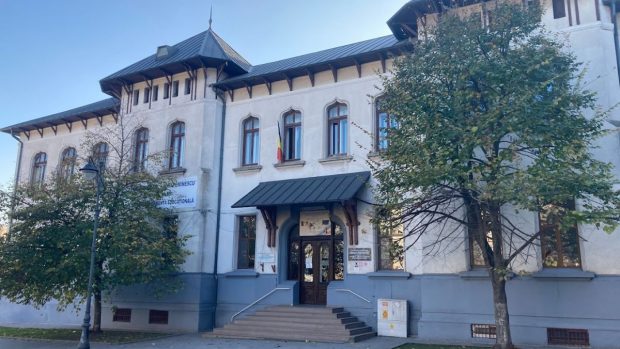 Elevii unui liceu din Constanța vor face cursuri în containere, în curtea instituției