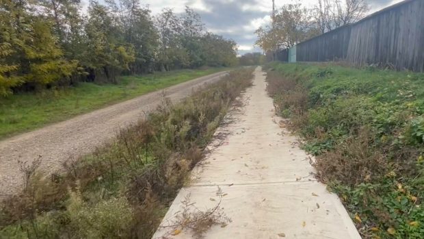 O comună din Botoșani nu are drumurile asfaltate, dar are piste pentru biciclete. Primarul: „Nu putem să avem și piste, și trotuar”