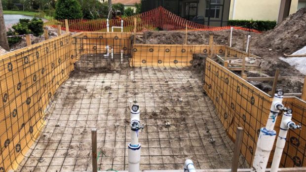 Medic din Iași, înșelat cu aproape 27.000 de euro de un constructor pentru o piscină: „Lucrarea nu e finalizată nici 30%”