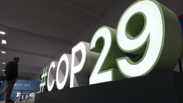 Impactul schimbărilor climatice, analizat la COP29. Emisii record de carbon, topirea calotei glaciare și frica de Donald Trump