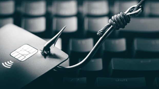 Locuitorii din Galați, ținta escrocilor cibernetici. Sute de victime ale furturilor de identitate și carduri 