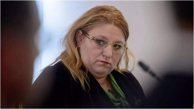 Diana Șoșoacă s-a filmat în cabina de votare, la alegerile prezidențiale, când a desenat o nouă casetă cu numele său și apoi s-a votat singură