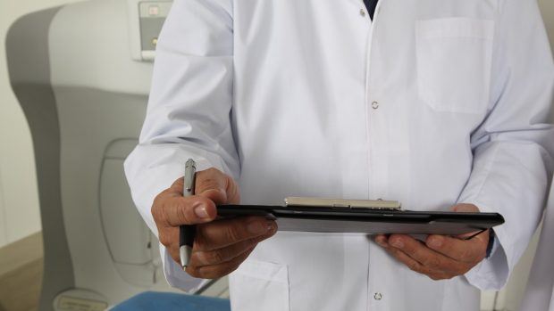 România, la coada Uniunii Europene în screeningul pentru cancer. 50.000 de români mor în fiecare an din cauze oncologice