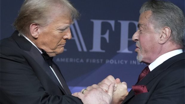 Sylvester Stallone îl laudă pe Donald Trump: „Un personaj mitic, al doilea George Washington”