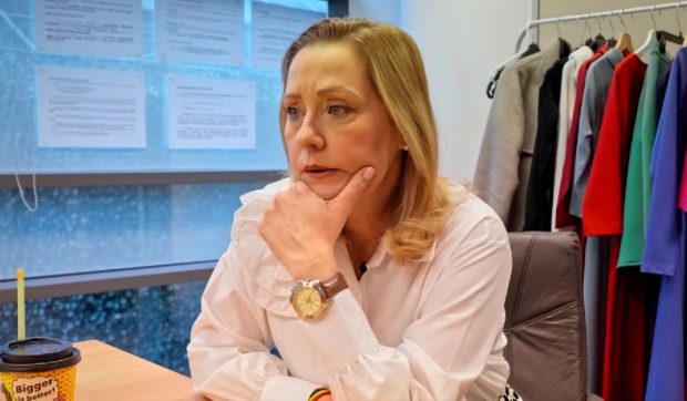 Ce-i recomandă Elena Lasconi unei minore însărcinate: să nască sau să se preocupe de carieră? 