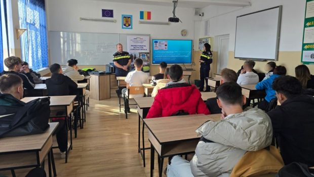 La un liceu din Brăila, liceenii au testat ochelarii care te fac să te simți drogat sau băut