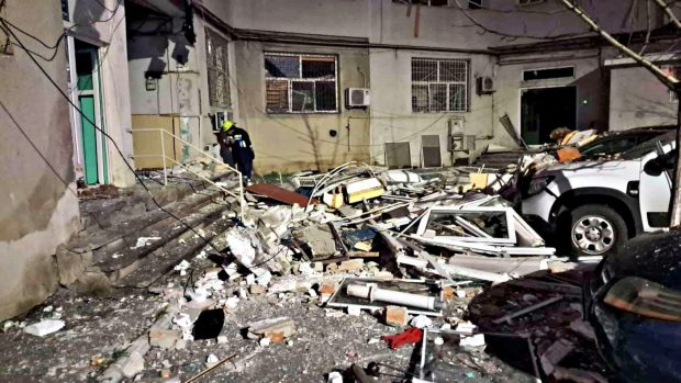 Imagini ca după bombardament în Brăila, unde o explozie a distrus 16 apartamente și 7 mașini. 49 de oameni au fost evacuați