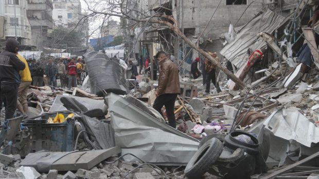 Armistiţiul din Gaza a fost amânat câteva ore. Hamas a prezentat, cu întârziere, lista ostaticilor ce urmează să fie eliberaţi