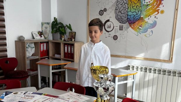 Copilul din Constanța supranumit „calculator uman”. La 10 ani, Filip este campion internațional la aritmetică mentală
