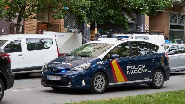 Un român a vrut să fie împușcat și ucis de polițiști și i-a atacat cu un cuțit în centrul unui oraș spaniol