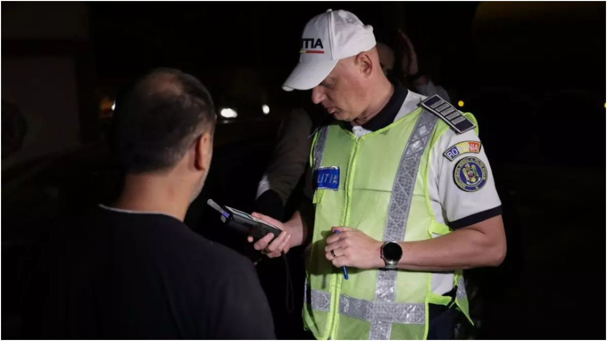 Șofer băut din Constanța refuză să-și predea permisul, motivând că a consumat bomboane cu alcool. Șofer băut din Constanța refuză să-și predea permisul, motivând că a consumat bomboane cu alcool.