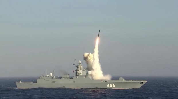 Rusia susține exerciții în apropierea Marii Britanii cu o fregată dotată cu rachete hipersonice de ultimă generație