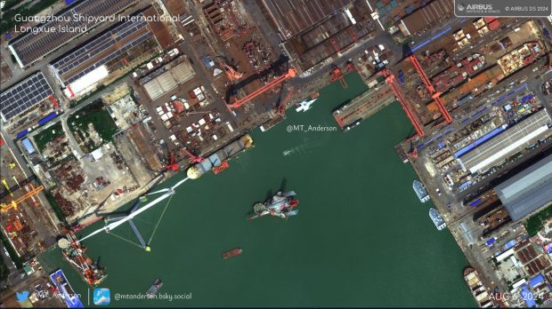 China a finalizat un „miniportavion” într-un șantier naval civil. Imagini din satelit