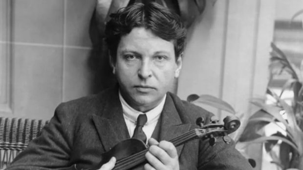 În Iași, cele patru viori ale lui George Enescu se reunesc pe aceeași scenă, într-un turneu național
