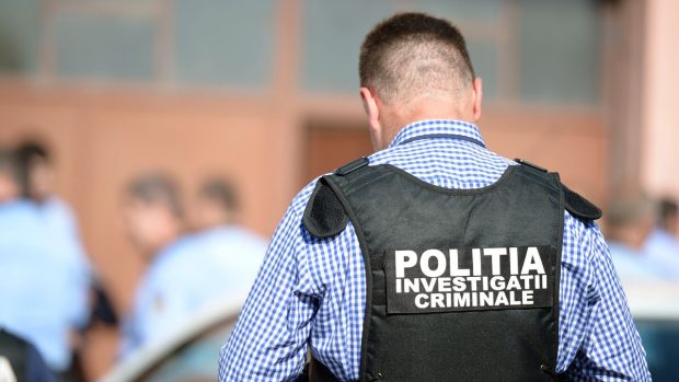 Și-a strangulat soția și s-a mutilat cu un cuțit: detaliile crimei de la Brăila