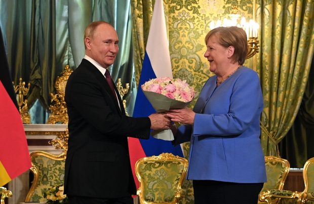 Angela Merkel își apără prietenia cu Putin în cartea sa de memorii: „Întotdeauna gata să nu-i respecte pe ceilalți”