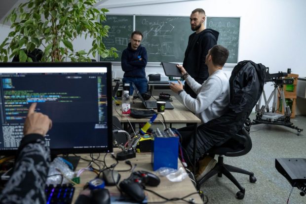 O companie multinațională din Cluj, cu mii de angajați, a luat o decizie importantă: „Toată lumea la birou!”