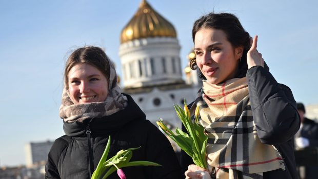 Rusoaicele, forțate să completeze un chestionar despre viața lor intimă. Ministrul sănătății: „Puteți să procreați în timpul pauzelor de masă”