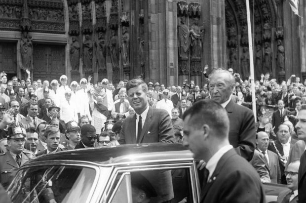 Cine i-a ucis pe J.F. Kennedy și Martin Luther King? Donald Trump promite că tot adevărul va fi dezvăluit și ordonă declasificarea dosarelor secrete