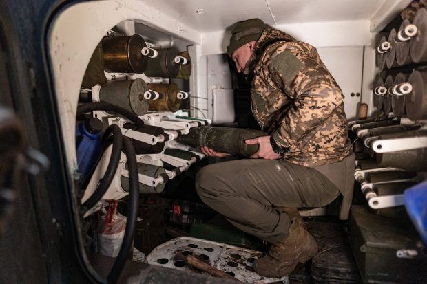 Doar unu din 10 obuze de 120 mm fabricate în Ucraina explodează pe front. Defecțiunea uriașă, investigată de Ministerul Apărării