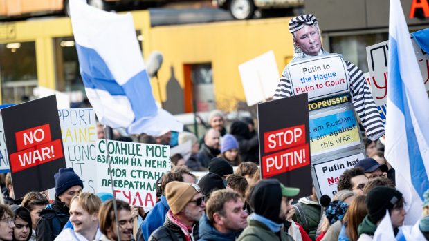 Manifestație anti-Putin la Berlin. Cel puțin 1.000 de opozanți cer încetarea războiului din Ucraina