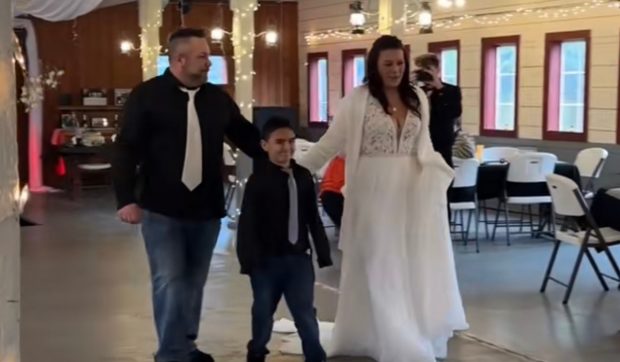 Mireasă devastată când descoperă că doar 5 invitați au venit la nuntă și sala de petreceri e goală: „Vă bateți joc de mine!?” | VIDEO