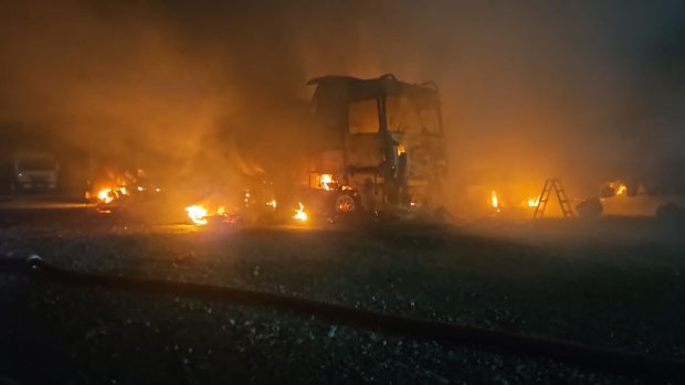 Incendiu în 2 Mai, județul Constanța. Mai multe cisterne au luat foc