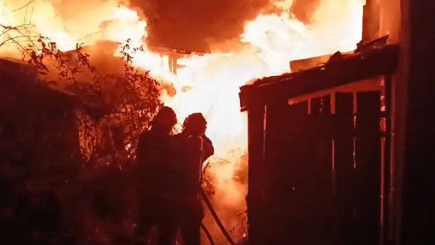 Incendiu puternic la o casă din Oradea. Focul a izbucnit lângă centrala de încălzire