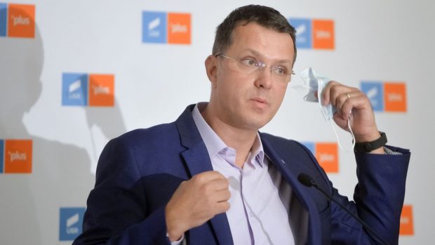 Ionuț Moșteanu, USR: „CCR se joacă în benzinărie cu bricheta. Cer liderilor de partide să respingă cererea” | VIDEO