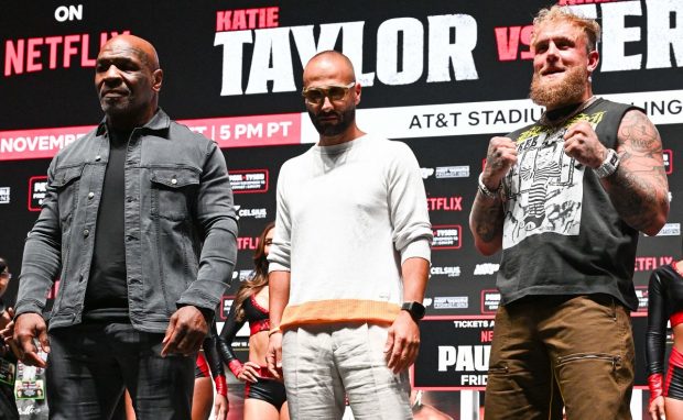 Numele rostit de Jake Paul când a fost întrebat cine va fi următorul lui adversar, după ce l-a bătut pe Mike Tyson în ring. E chiar fratele său