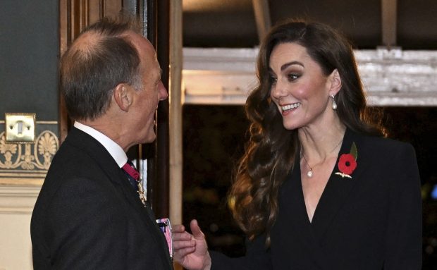 Kate Middleton, apariție alături de familia regală la un eveniment. La două luni de când a încheiat tratamentul de chimioterapie, prințesa zâmbește