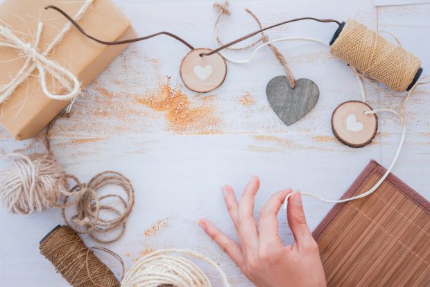 Artizanat cu scop: Cum ajută produsele handmade câinii fără stăpân