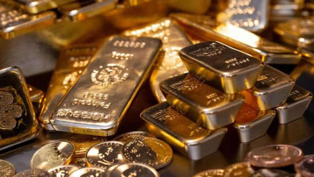 Gramul de aur a bătut un nou record și a ajuns la 415,32 lei. Ce s-a întâmplat cu euro și dolarul