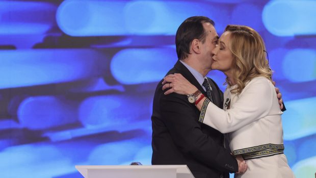 Ludovic Orban anunță că se retrage din cursa prezidențială și o susține pe Elena Lasconi. Orban a părăsit dezbaterea de la Digi24