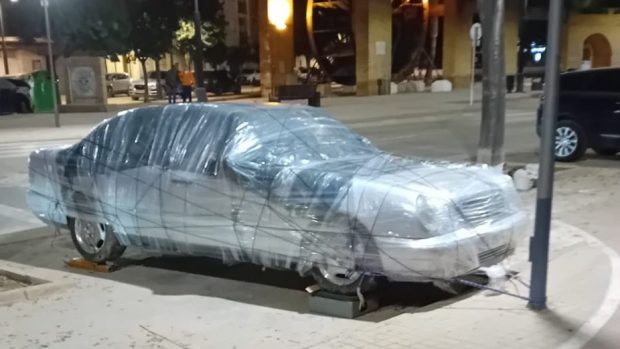 Spaniolii își leagă mașinile de stâlpi și le învelesc cu folie, după avertizarea de ploi extreme: „Furtuna DANA în Andaluzia”