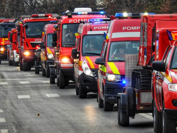 Panică în Alba Iulia: un copil care s-a jucat cu o brichetă a provocat un incendiu într-un supermarket din mall