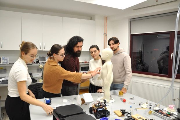 La Iași a fost creată cea mai mică inimă artificială din lume pentru nou-născuți și copii