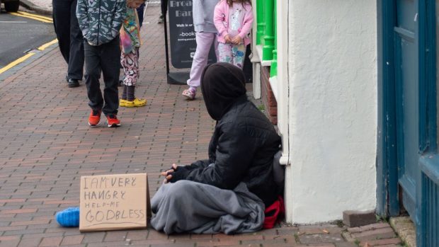 Marea Britanie vrea să folosească „tactici de combatere a terorismului” pentru reducerea traficului de migranţi