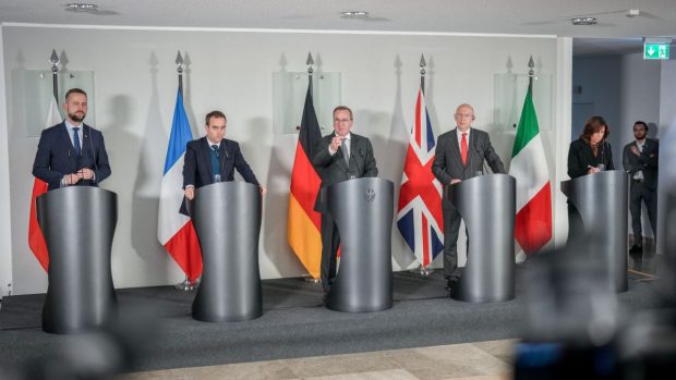 Speriate de Donald Trump, țările din Europa anunță că vor trimite mai mult ajutor militar Ucrainei