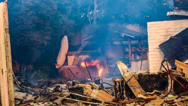 Sudul Californiei, mistuit de un incendiu care a dus la evacuarea a mii de oameni. Focul se întinde pe zeci de hectare 