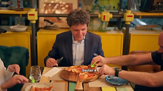 Nicușor Dan folosește felii de pizza ca să explice cum e împărțit bugetul în București: „Banii orașului nu sunt distribuiți echitabil”
