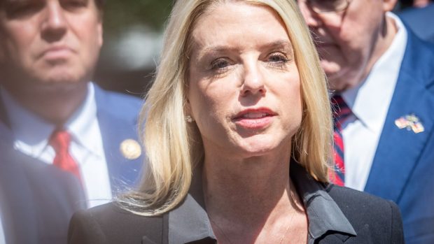 Donald Trump a ales-o pe Pam Bondi pentru funcția de procuror general al SUA, după ce Matt Gaetz s-a retras