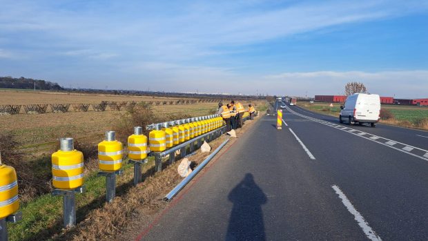 Parapet special pe role, montat pe „Drumul Morții” – DN2/E85, în Urechești