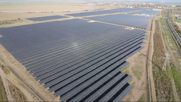 Un parc fotovoltaic, în Arad. Investiția de 35 de milioane de euro va furniza energie verde către 17.000 de gospodării