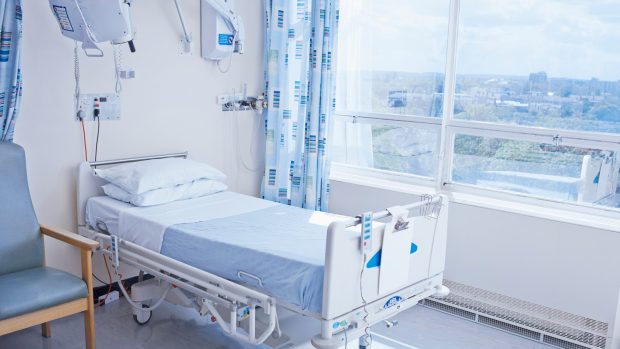 Alina, o tânără de 19 ani, victimă a „azilelor groazei”, a murit în grija statului român. Mama fetei: „Vreau să i se facă dreptate”