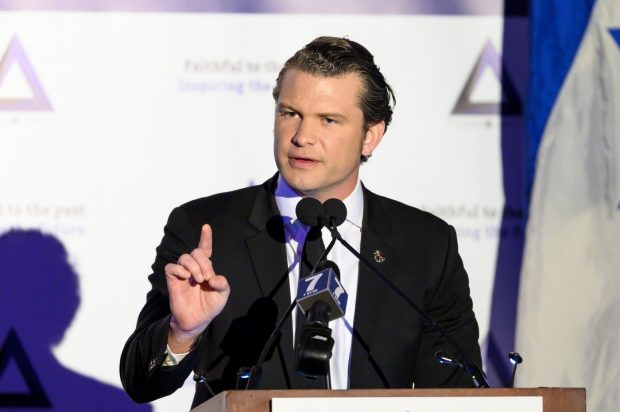 Donald Trump ia în calcul să numească pe altcineva la șefia Pentagonului. Pete Hegseth riscă să plătească pentru trecutul său controversat