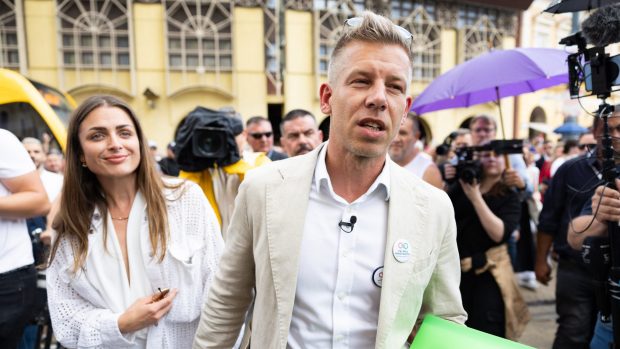 Fosta iubită a liderului opoziției maghiare, după ce acesta a acuzat-o de șantaj: „Ieri a vrut să-mi pună inel, azi vrea să-mi pună cătușe”
